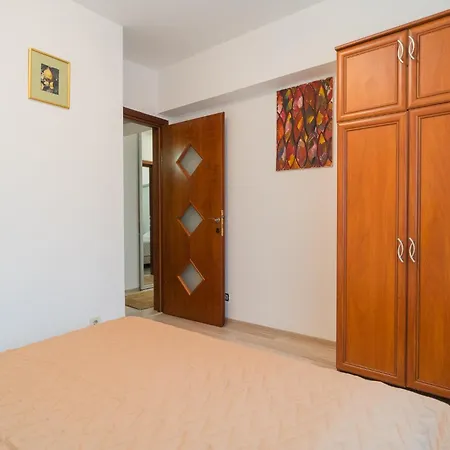 Spacious Near City Center * Boekarest