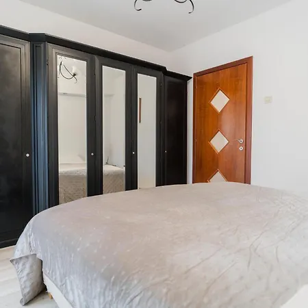 Spacious Near City Center Appartement