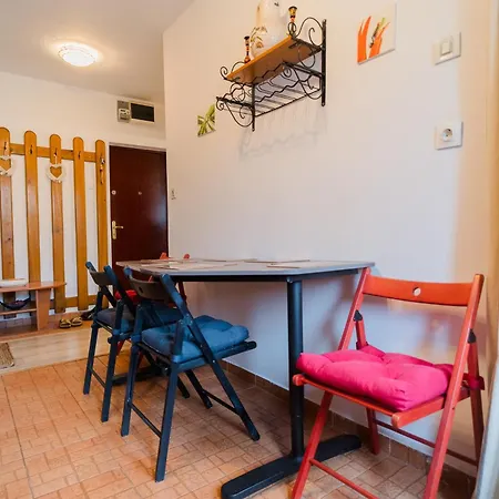 Spacious Near City Center Boekarest