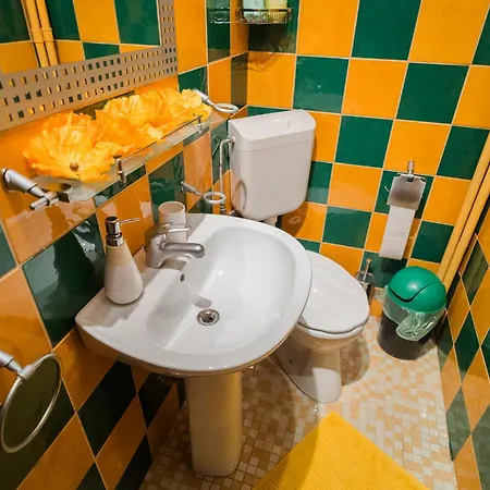 Spacious Near City Center Boekarest